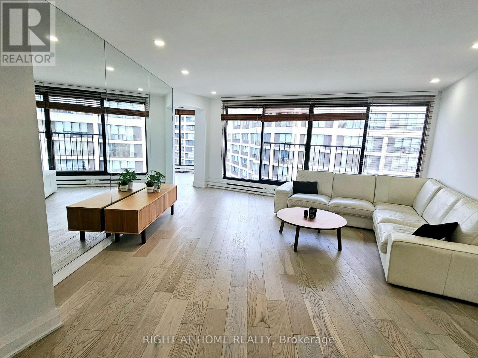 3306 - 65 Harbour Square, Toronto, Ontario  M5J 2L4 - Photo 2 - C13226146