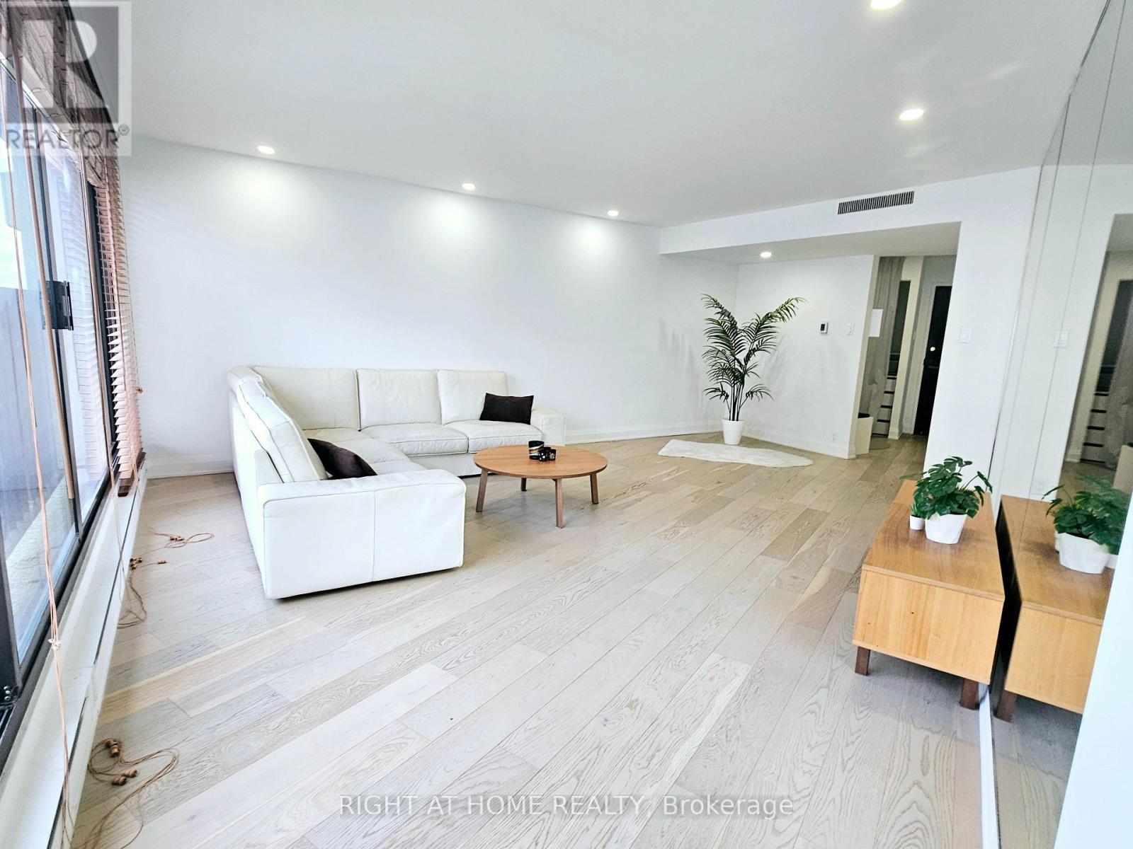 3306 - 65 Harbour Square, Toronto, Ontario  M5J 2L4 - Photo 3 - C13226146