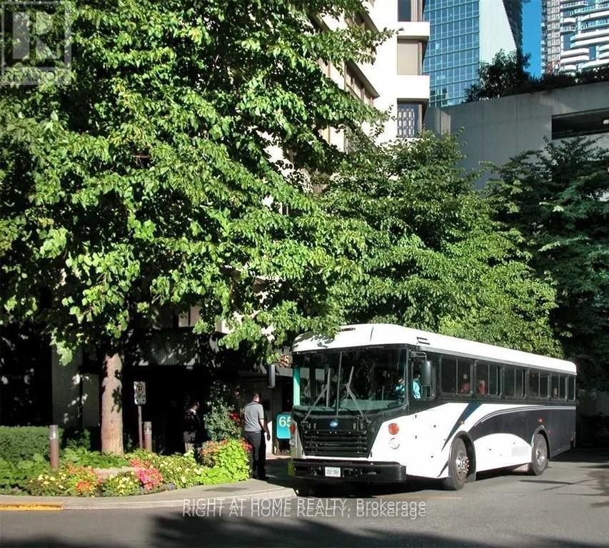 3306 - 65 Harbour Square, Toronto, Ontario  M5J 2L4 - Photo 34 - C13226146