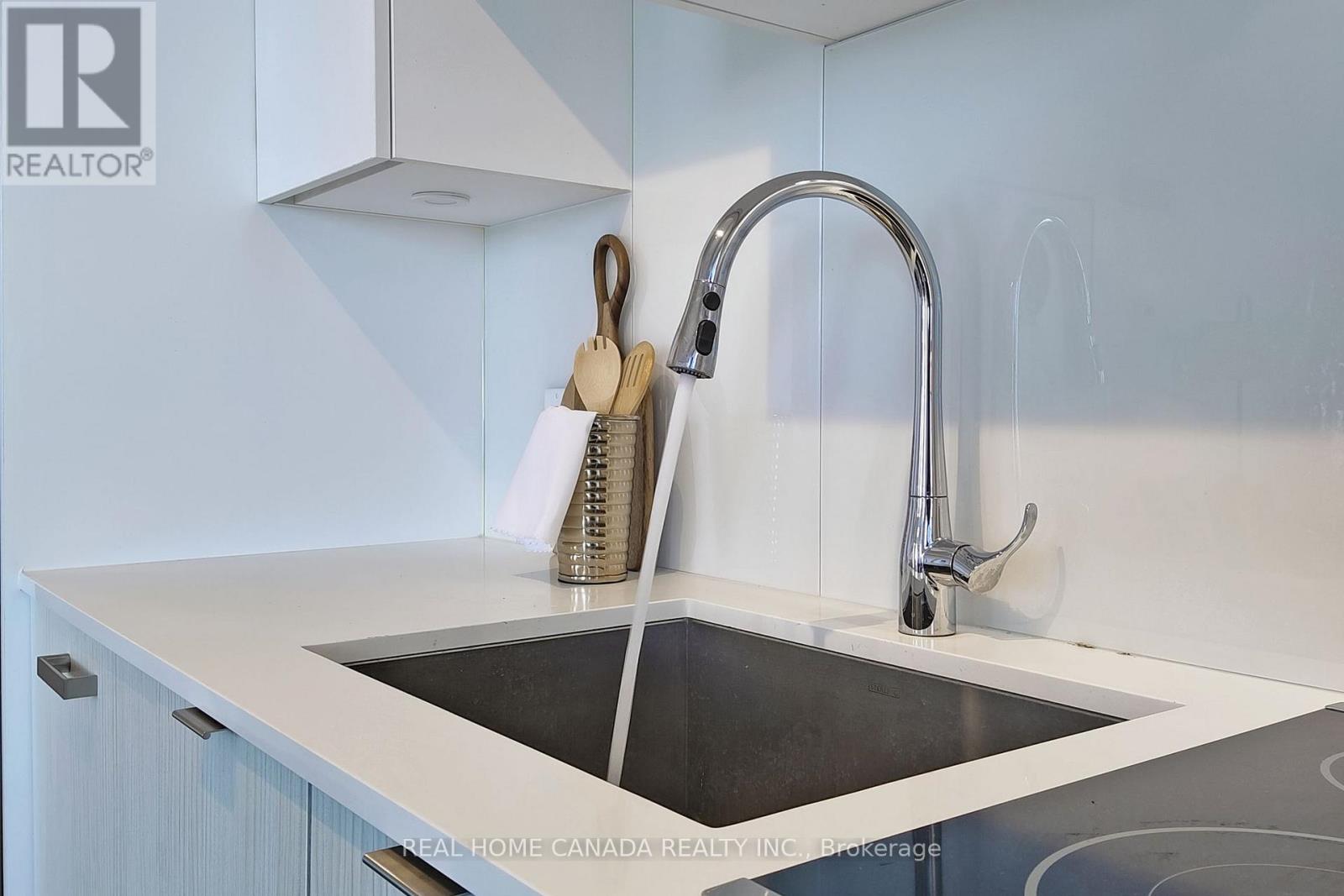 2213 - 195 Redpath Avenue, Toronto, Ontario  M4P 0E4 - Photo 6 - C13226178