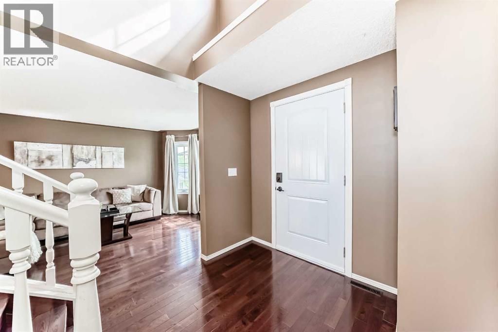 116 Shawnee Way Sw, Calgary, Alberta  T2Y 2V3 - Photo 3 - A2316007