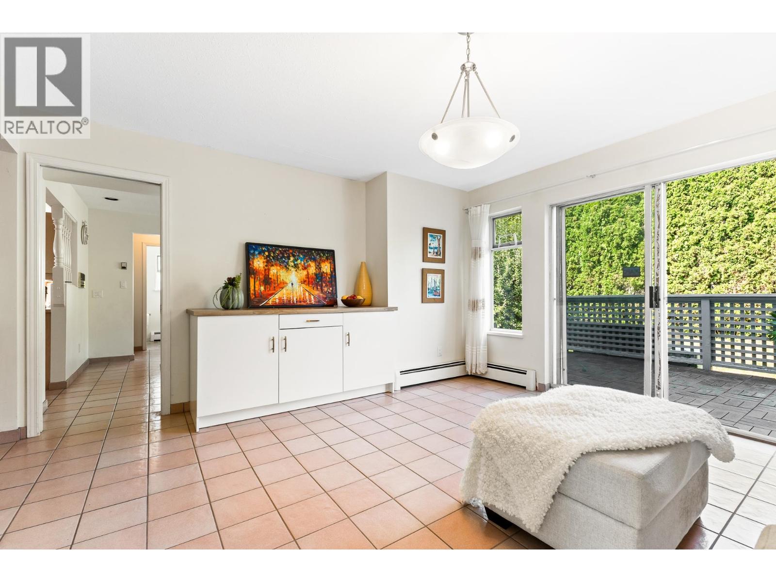 5843 Carson Street, Burnaby, British Columbia  V5J 2Z7 - Photo 5 - R3130693