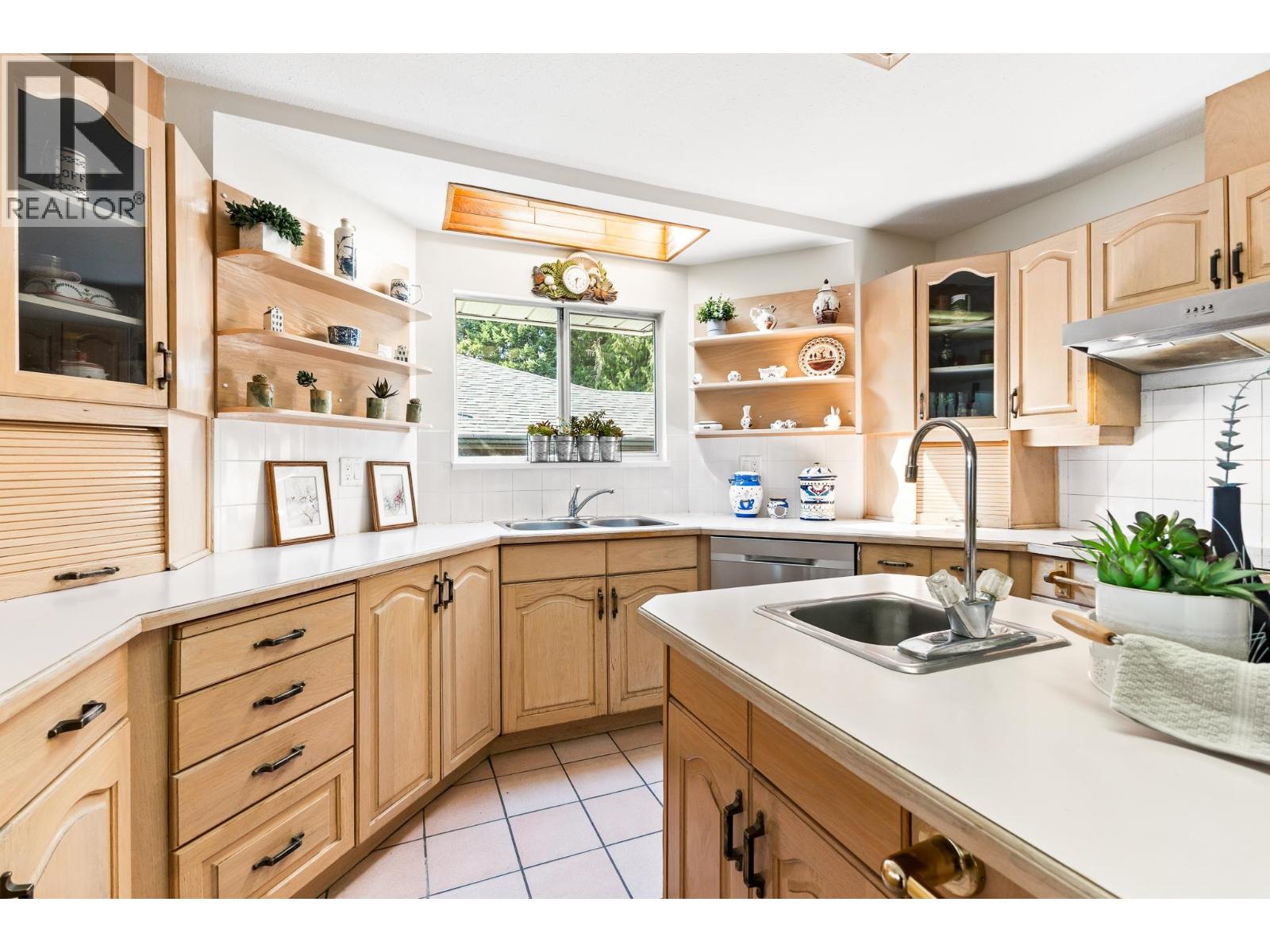 5843 Carson Street, Burnaby, British Columbia  V5J 2Z7 - Photo 10 - R3130693