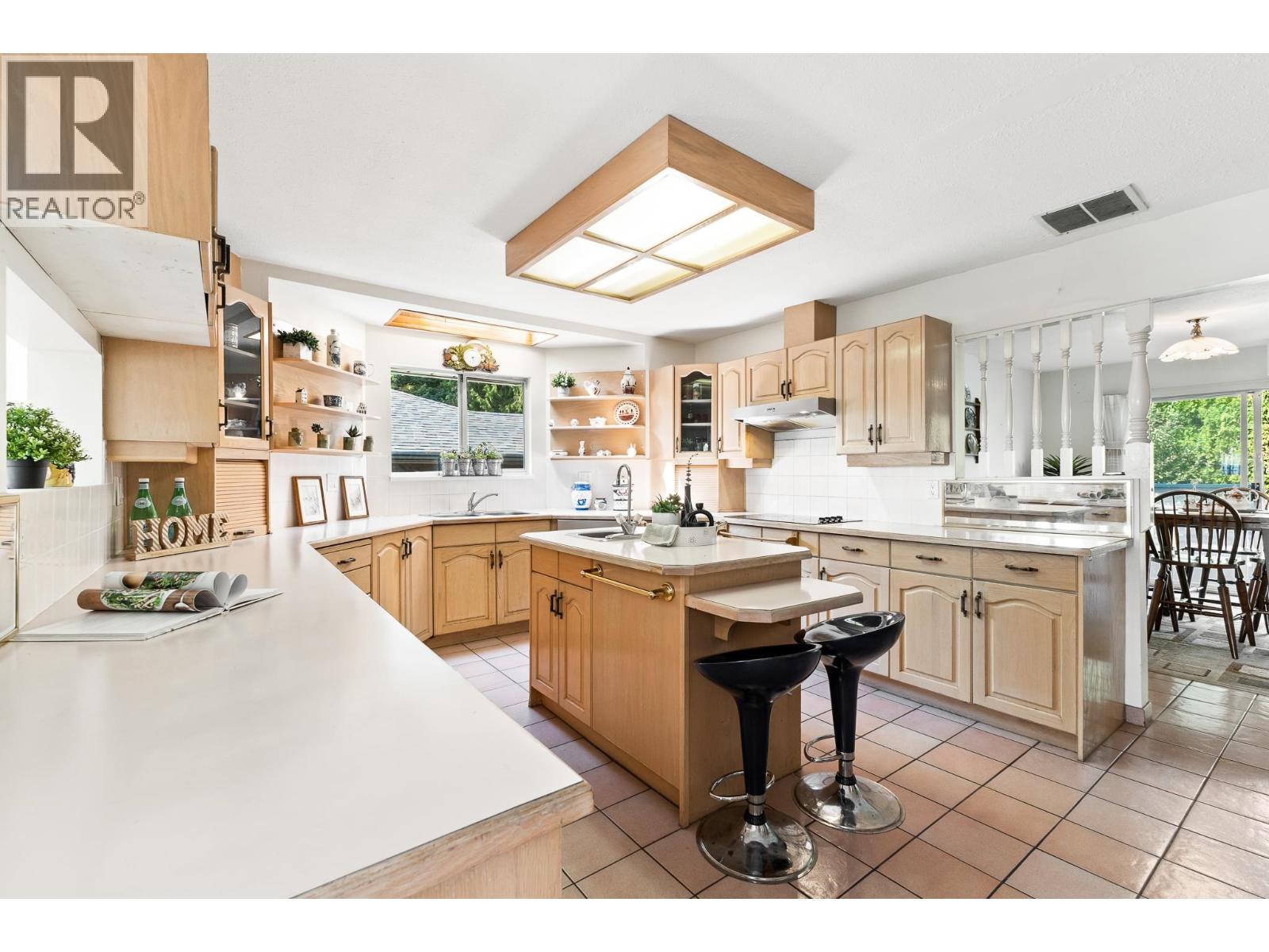 5843 Carson Street, Burnaby, British Columbia  V5J 2Z7 - Photo 8 - R3130693