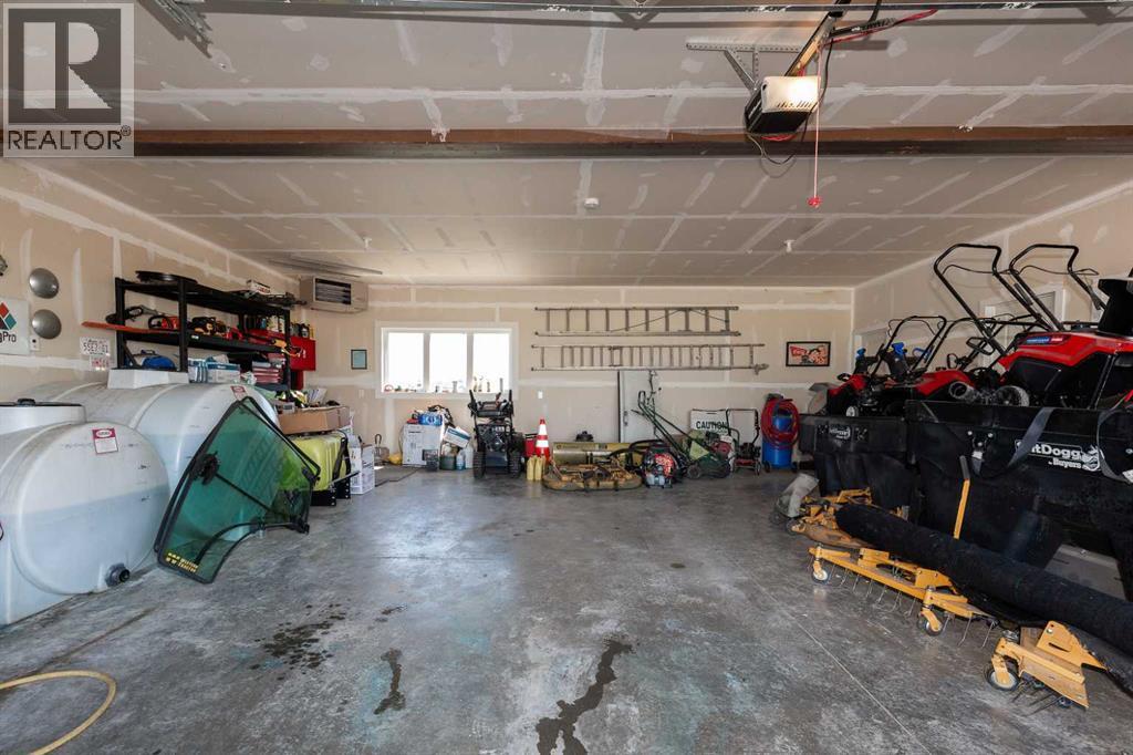 1 Edgemoor Way W, Lethbridge, Alberta T1J 5R6 - Photo 46 - A2298128