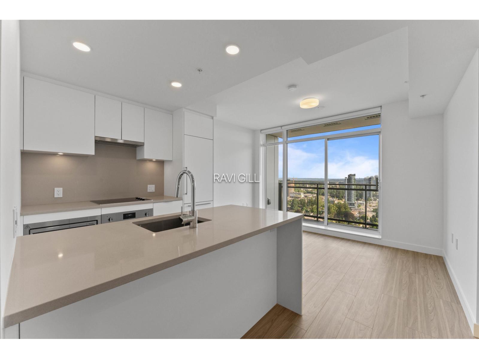 1003 13675 107a Avenue, Surrey, British Columbia  V3T 0X3 - Photo 2 - R3130548