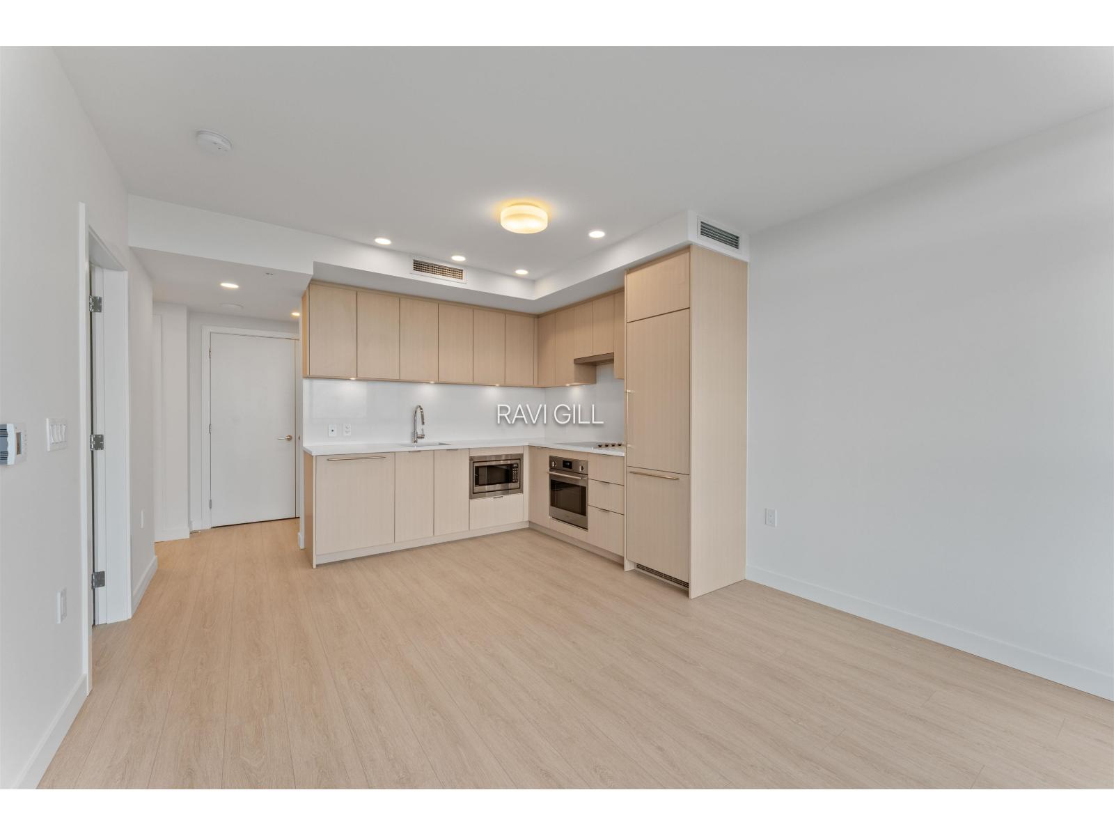 512 13675 107a Avenue, Surrey, British Columbia  V3T 0X3 - Photo 4 - R3130564