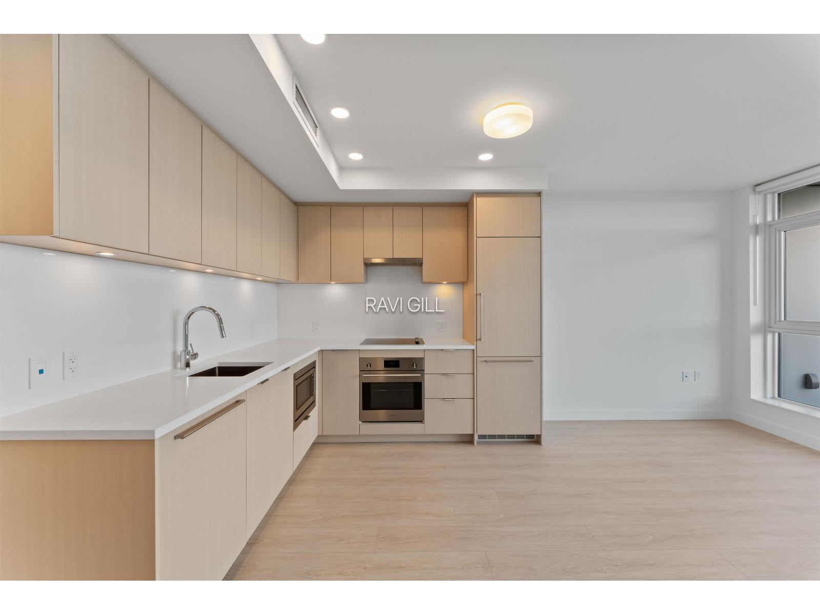 512 13675 107a Avenue, Surrey, British Columbia  V3T 0X3 - Photo 2 - R3130564