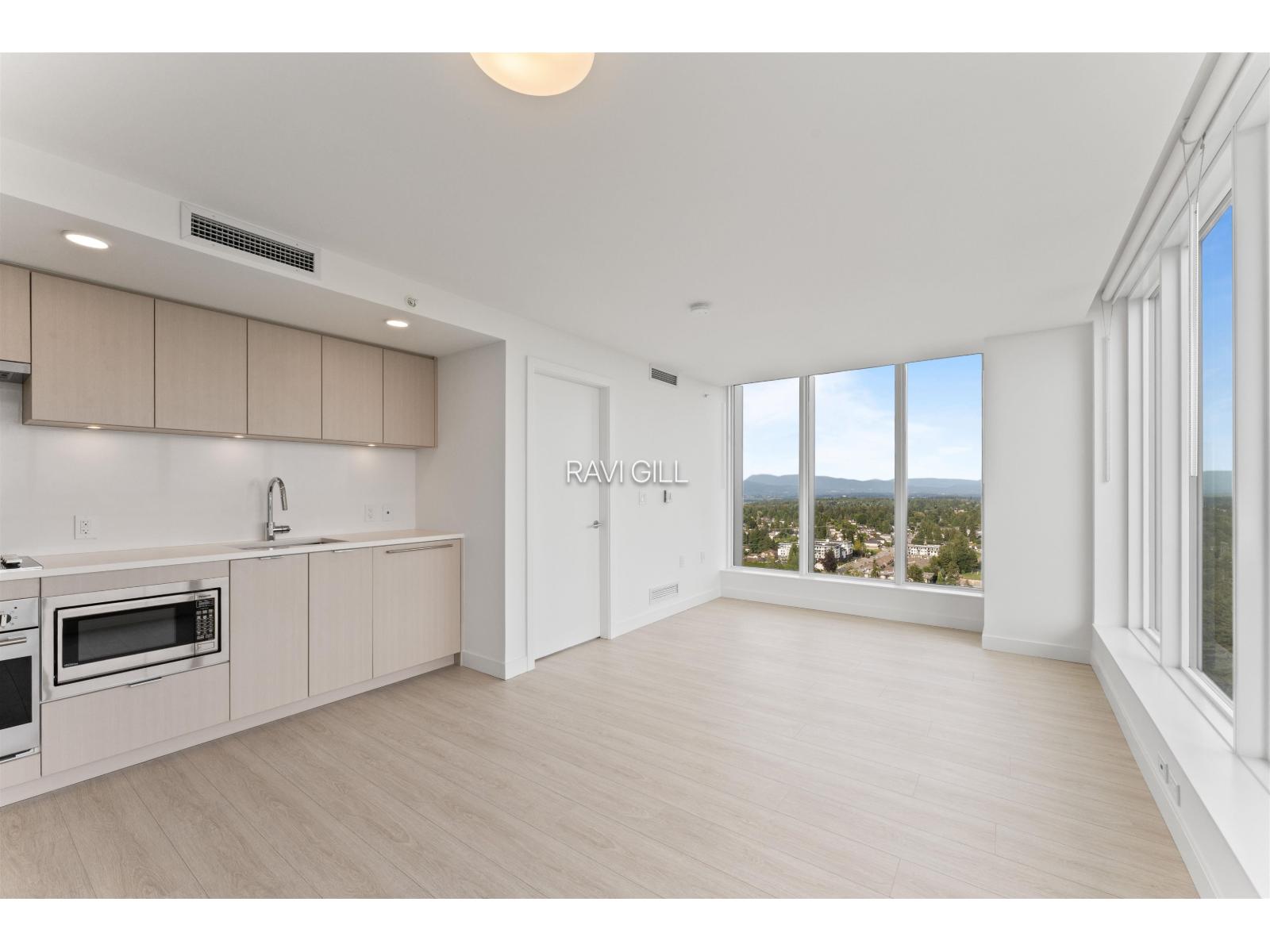 802 13675 107a Avenue, Surrey, British Columbia  V3T 0X3 - Photo 4 - R3130537