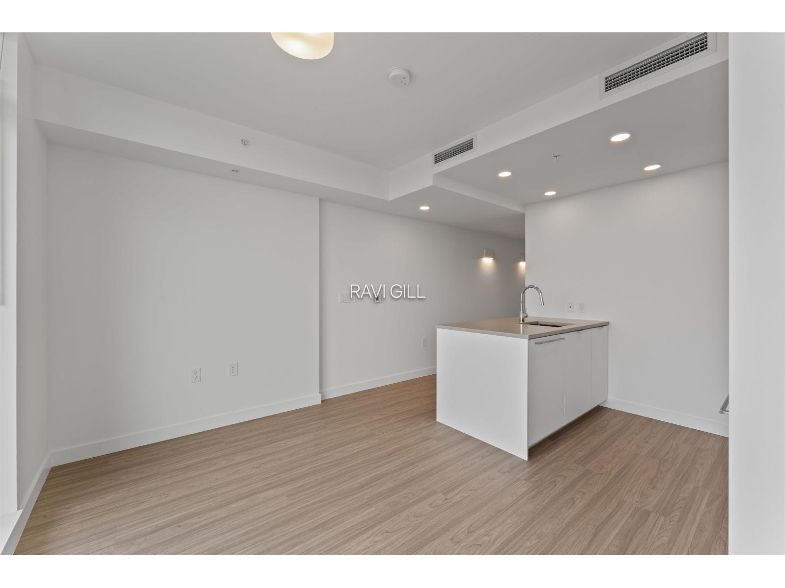 3003 13675 107a Avenue, Surrey, British Columbia  V3T 0X3 - Photo 3 - R3130578