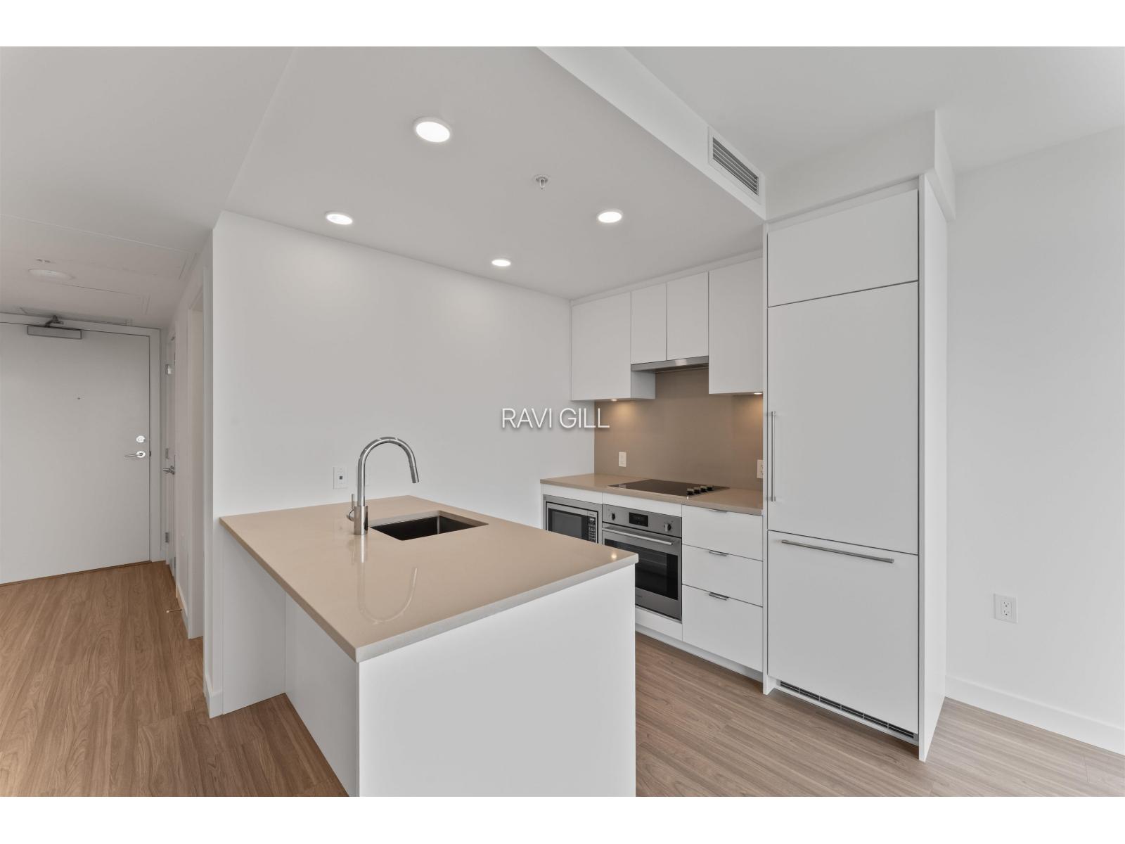 3003 13675 107a Avenue, Surrey, British Columbia  V3T 0X3 - Photo 4 - R3130578