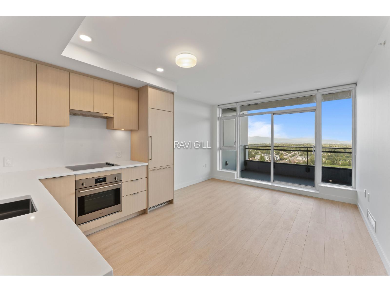 512 13675 107a Avenue, Surrey, British Columbia  V3T 0X3 - Photo 3 - R3130564
