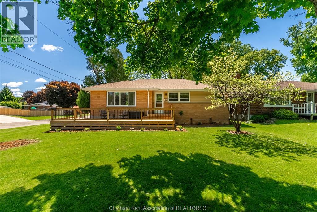 76 Ellis Street, Chatham, Ontario  N7L 2L8 - Photo 1 - 26012598