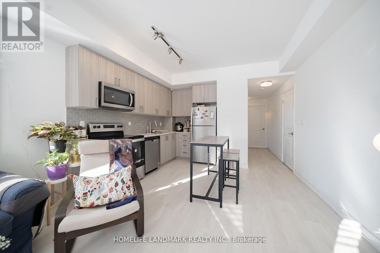 2 - 4015 Hickory Drive, Mississauga, Ontario  L4W 1L1 - Photo 8 - W13057820