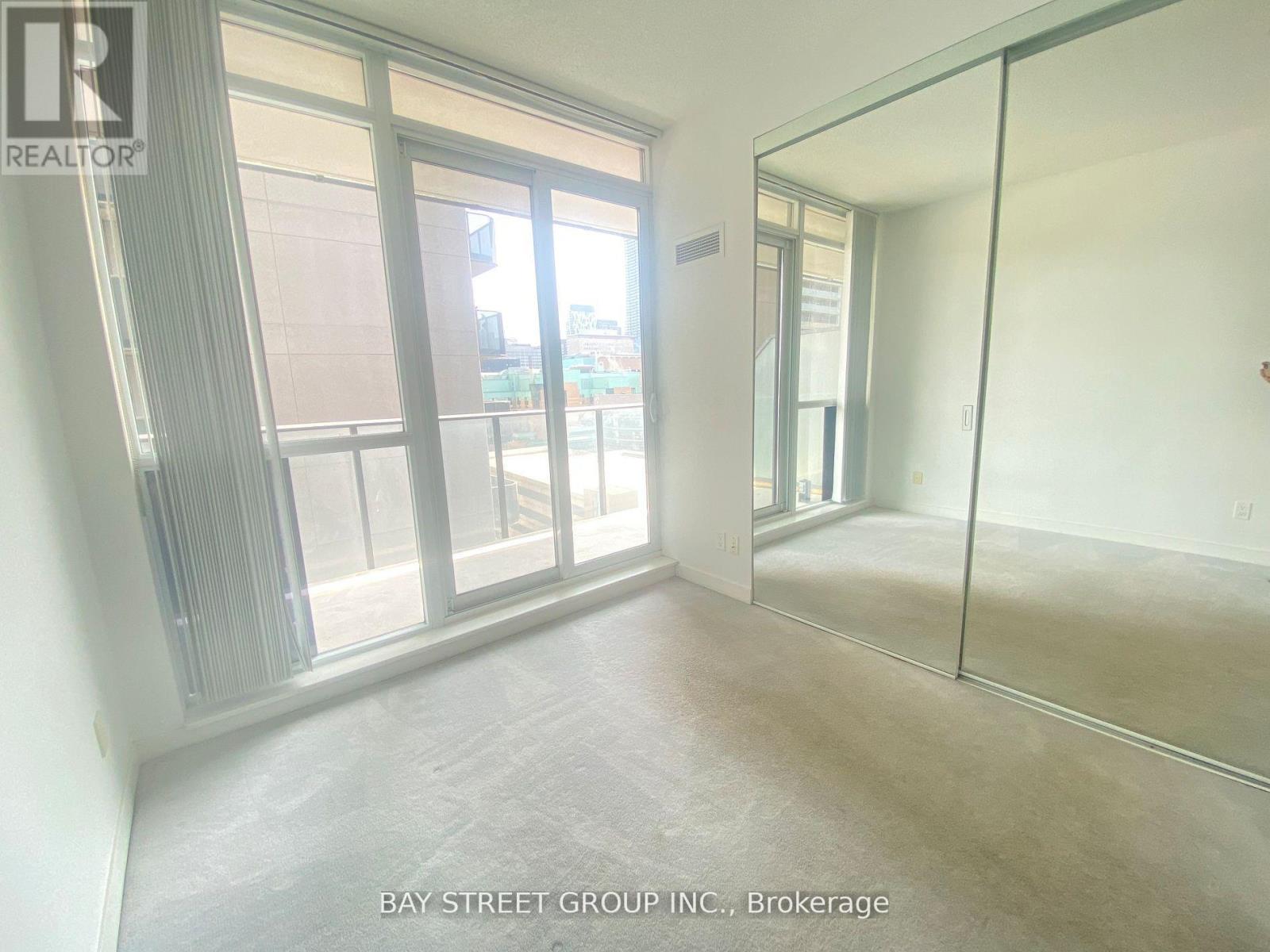 1010 - 770 Bay Street, Toronto, Ontario  M5G 0A6 - Photo 11 - C13226196