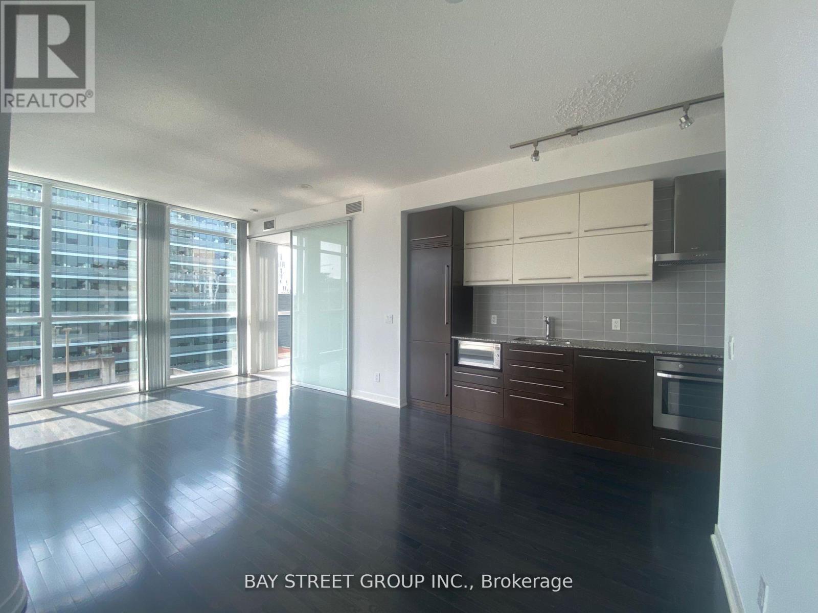 1010 - 770 Bay Street, Toronto, Ontario  M5G 0A6 - Photo 4 - C13226196