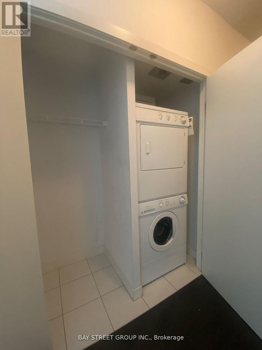 1010 - 770 Bay Street, Toronto, Ontario  M5G 0A6 - Photo 6 - C13226196