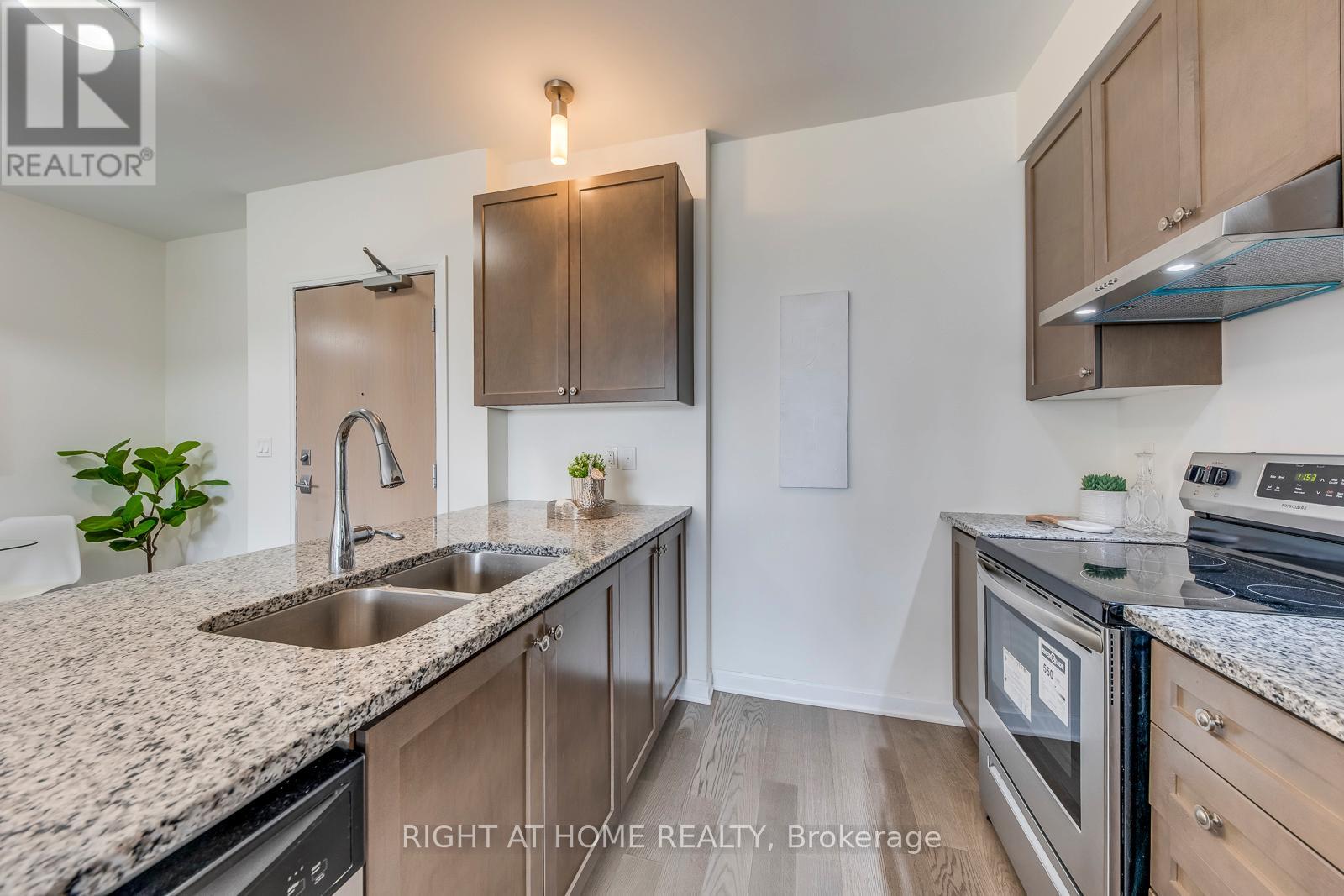 215 - 3028 Creekshore Common, Oakville, Ontario  L6M 5K6 - Photo 16 - W13226212