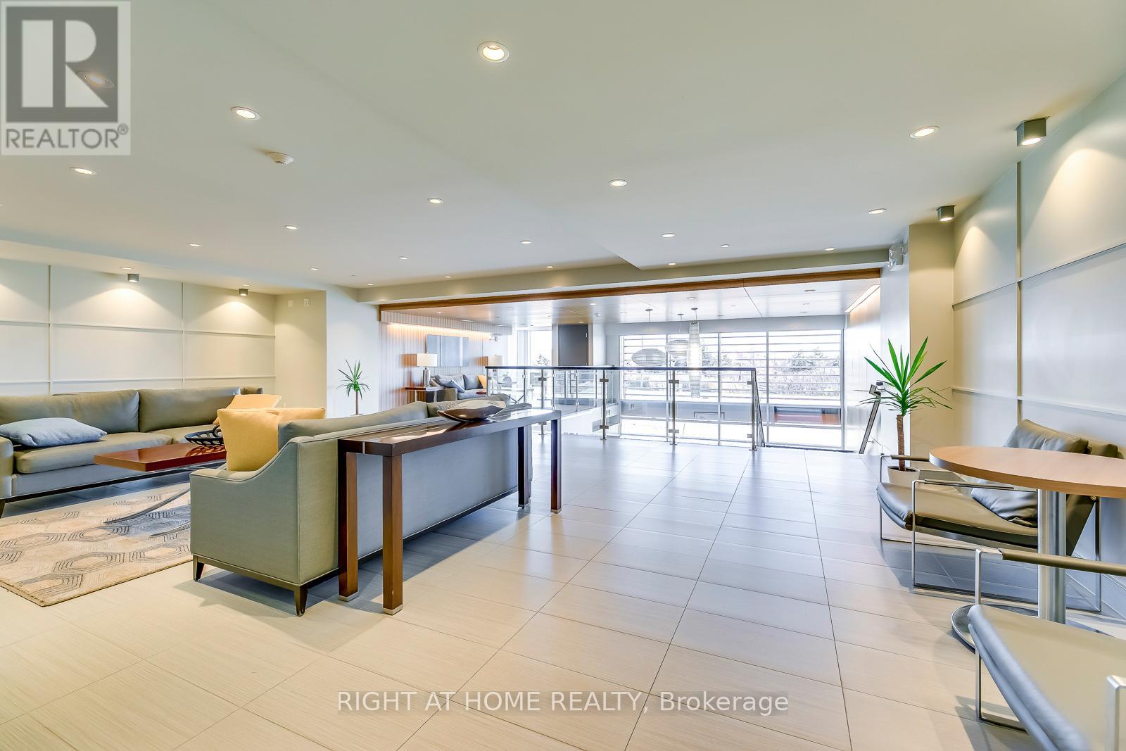 215 - 3028 Creekshore Common, Oakville, Ontario  L6M 5K6 - Photo 4 - W13226212