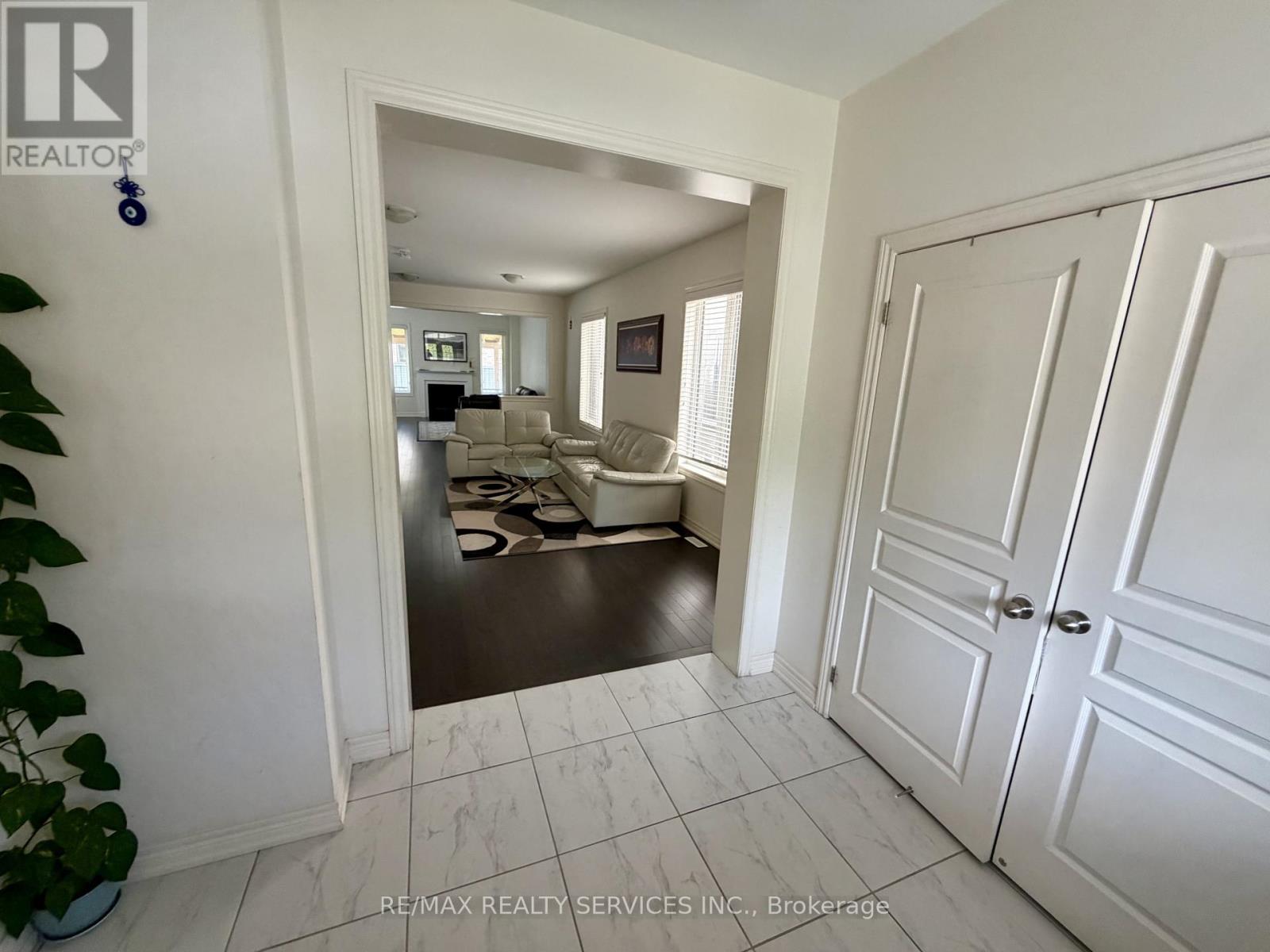 41 Oconnor Crescent, Brampton, Ontario  L7A 5A6 - Photo 3 - W13226314