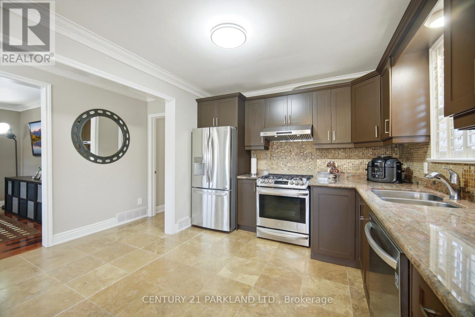 73 Sunset Trail, Toronto, Ontario  M9M 1J7 - Photo 17 - W13226340