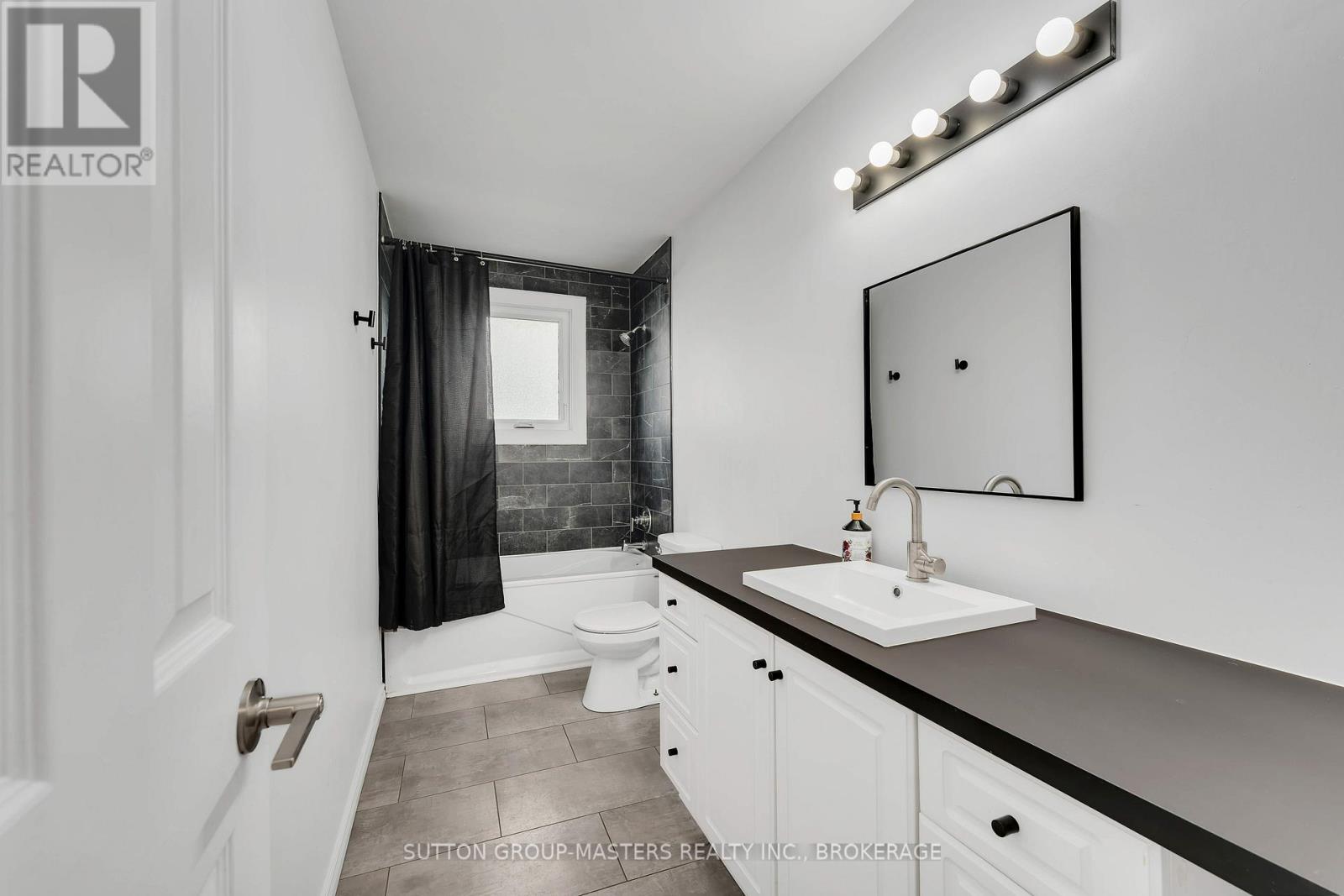 11 Douglas Avenue, Kingston (East Of Sir John A. Blvd), Ontario  K7K 6B5 - Photo 33 - X13226402
