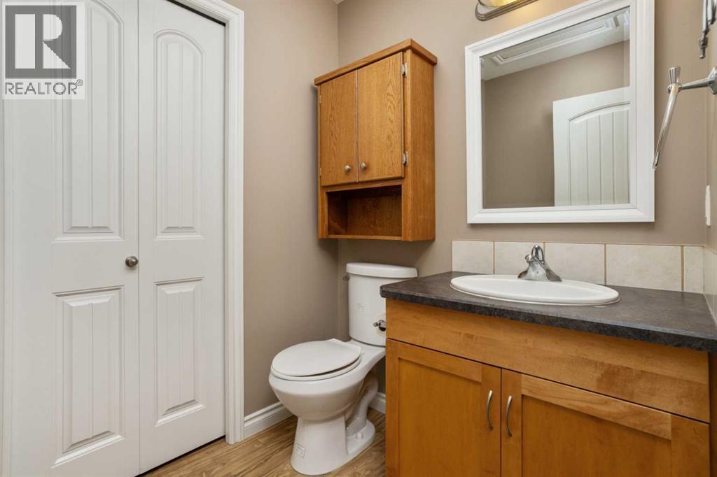 201, 4915 45 Street, Camrose, Alberta  T4V 1E3 - Photo 9 - A2315268