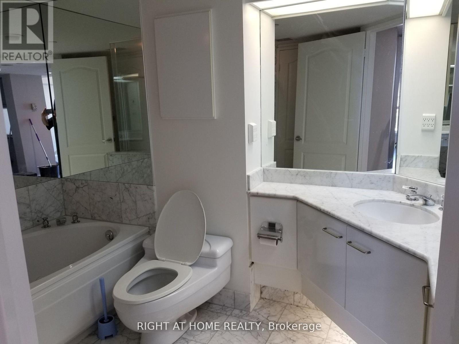 3206 - 38 Elm Street, Toronto, Ontario  M5G 2K5 - Photo 6 - C13226374