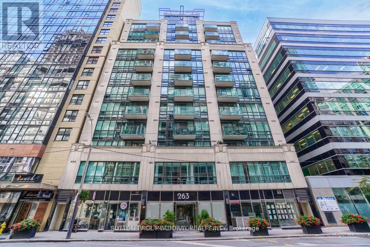 905 - 263 WELLINGTON STREET W