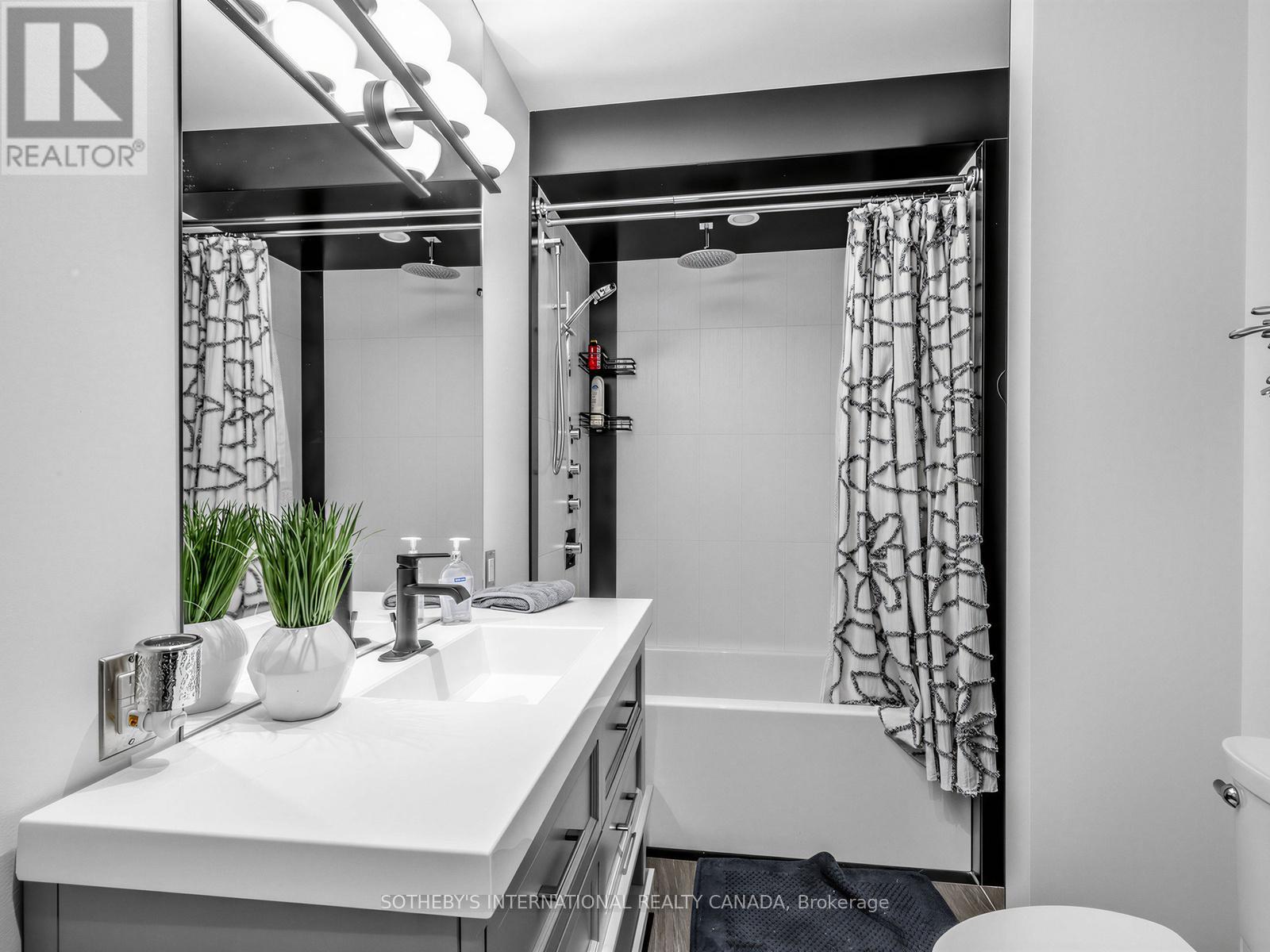30 Regal Road, Toronto, Ontario  M6H 2J7 - Photo 14 - C13226412