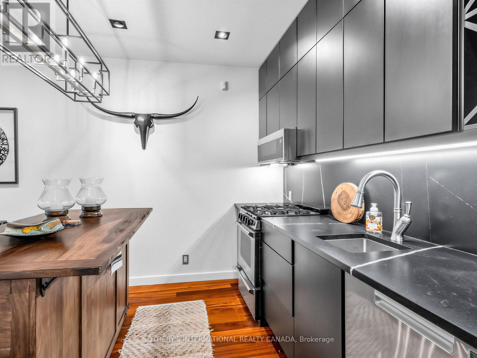 30 Regal Road, Toronto, Ontario  M6H 2J7 - Photo 9 - C13226412