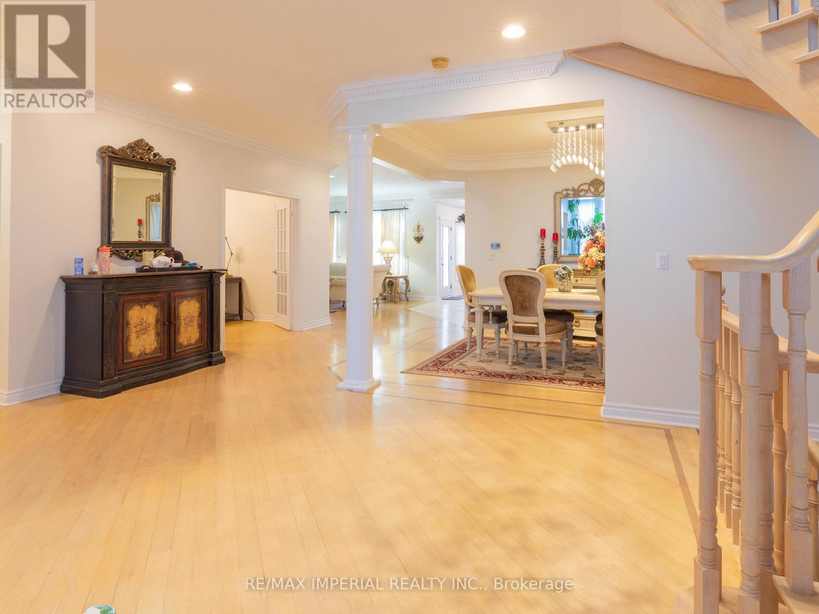 2 Farnham Drive, Richmond Hill, Ontario  L4B 4B4 - Photo 10 - N13226356