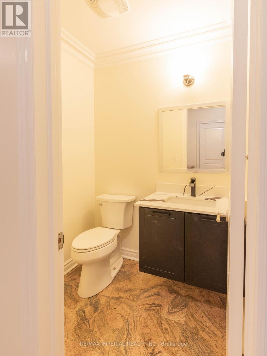 2 Farnham Drive, Richmond Hill, Ontario  L4B 4B4 - Photo 12 - N13226356