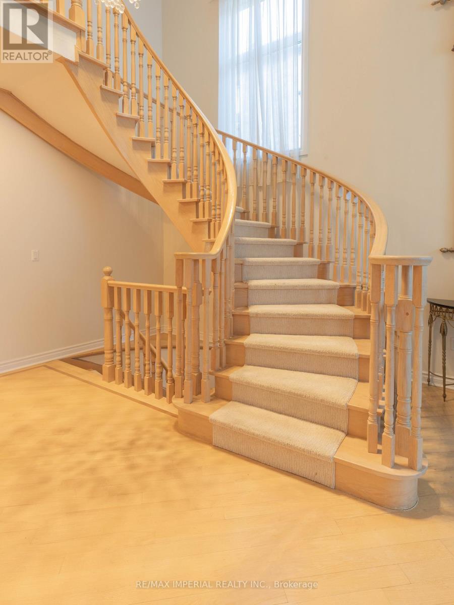 2 Farnham Drive, Richmond Hill, Ontario  L4B 4B4 - Photo 13 - N13226356