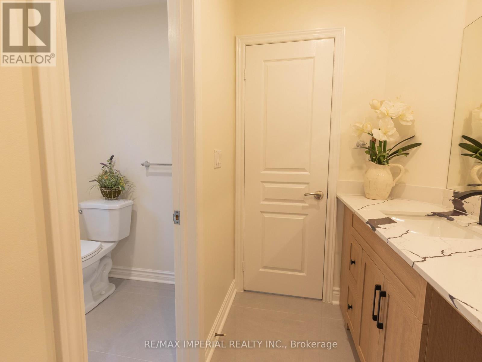 2 Farnham Drive, Richmond Hill, Ontario  L4B 4B4 - Photo 18 - N13226356