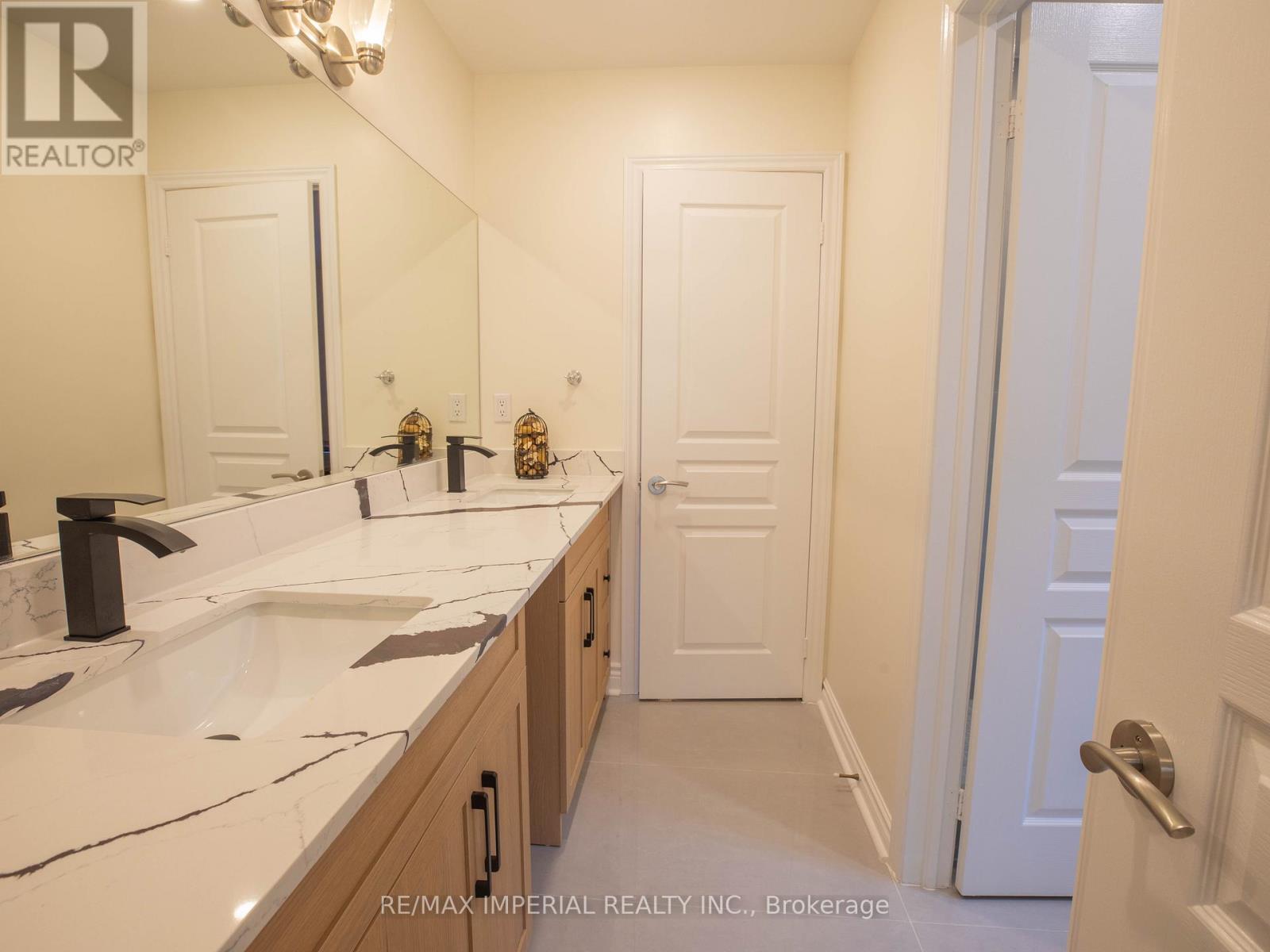 2 Farnham Drive, Richmond Hill, Ontario  L4B 4B4 - Photo 19 - N13226356