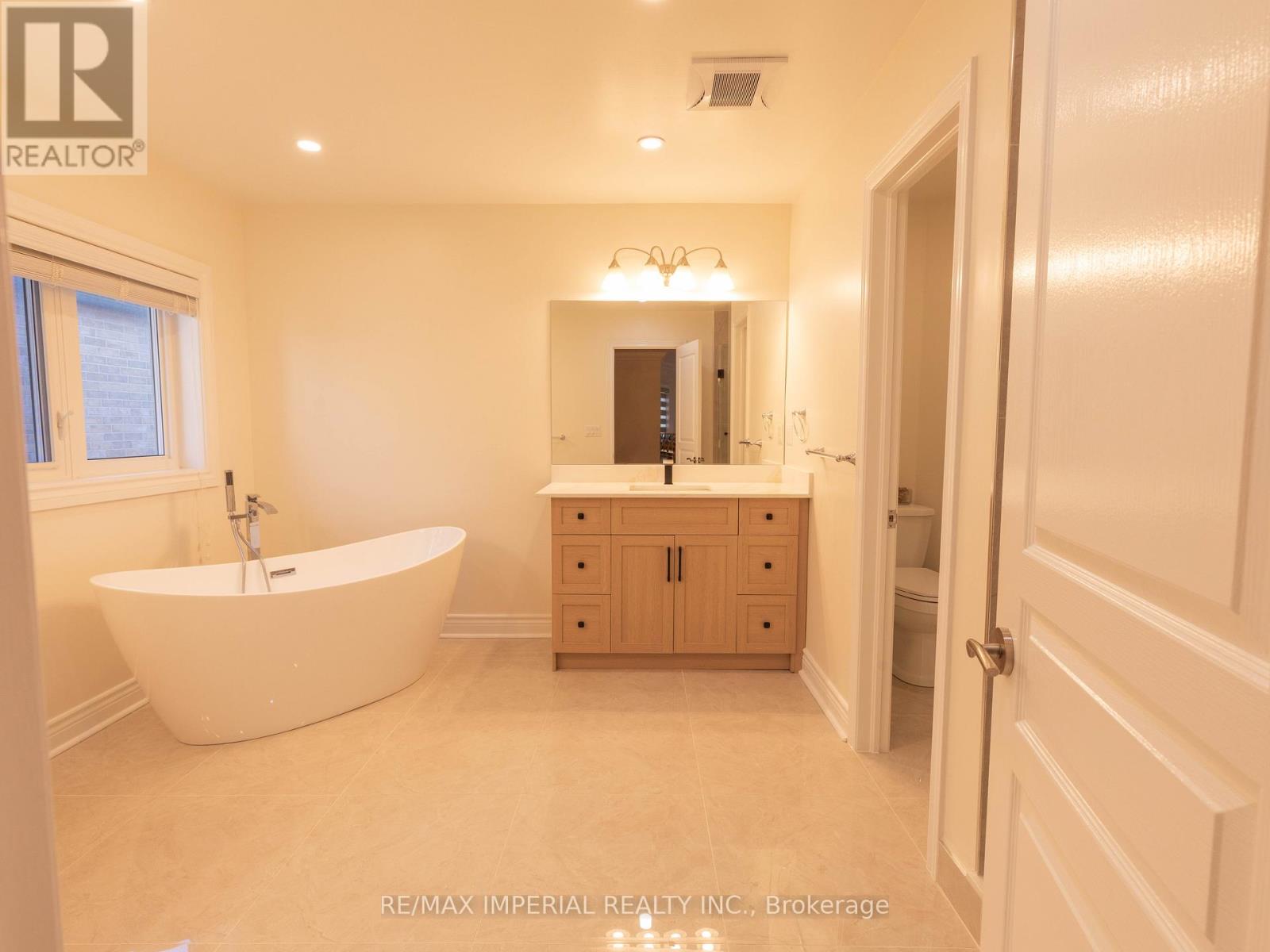 2 Farnham Drive, Richmond Hill, Ontario  L4B 4B4 - Photo 23 - N13226356