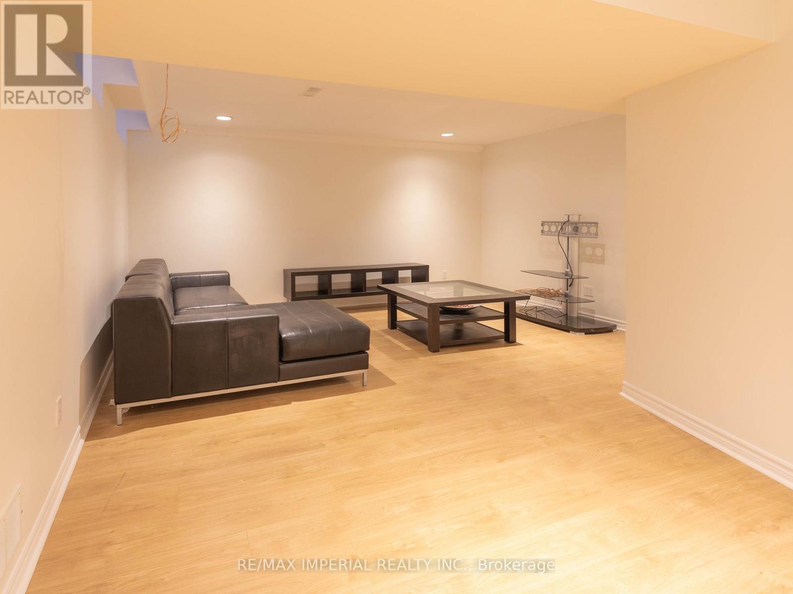 2 Farnham Drive, Richmond Hill, Ontario  L4B 4B4 - Photo 26 - N13226356