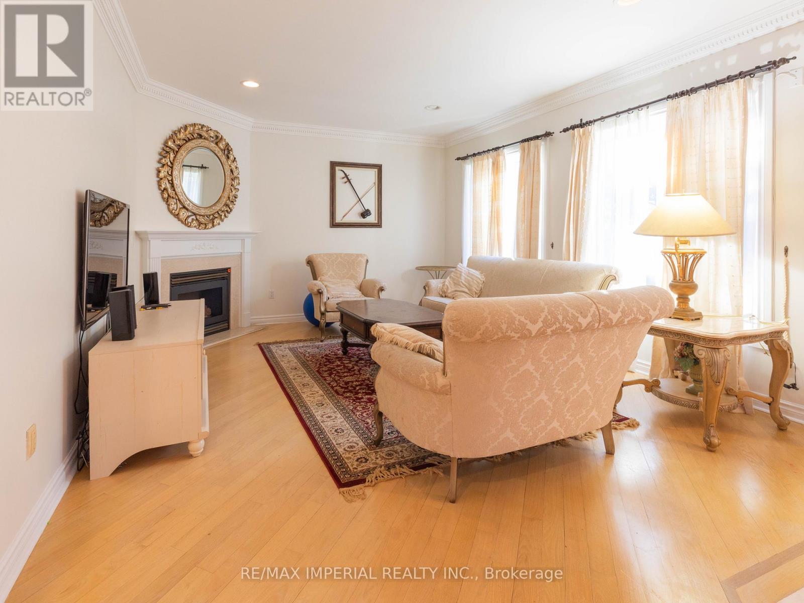 2 Farnham Drive, Richmond Hill, Ontario  L4B 4B4 - Photo 5 - N13226356