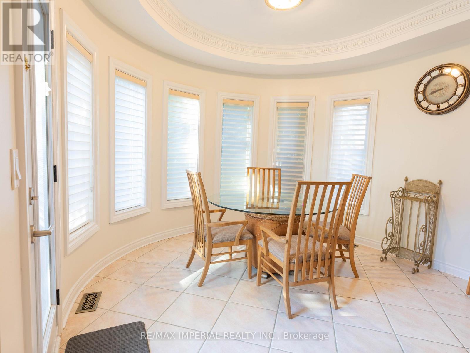 2 Farnham Drive, Richmond Hill, Ontario  L4B 4B4 - Photo 9 - N13226356