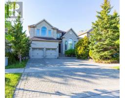2 FARNHAM DRIVE, Richmond Hill, Ontario