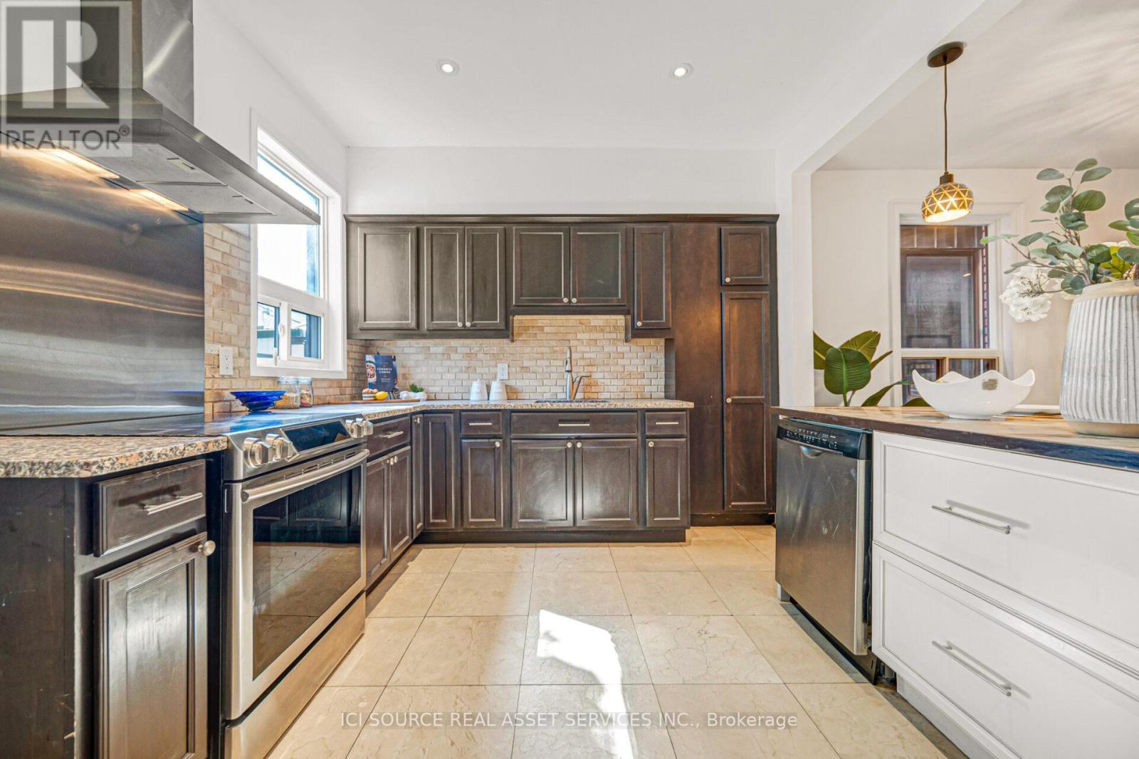 213 Laughton Avenue, Toronto, Ontario  M6N 2X7 - Photo 5 - W13226400