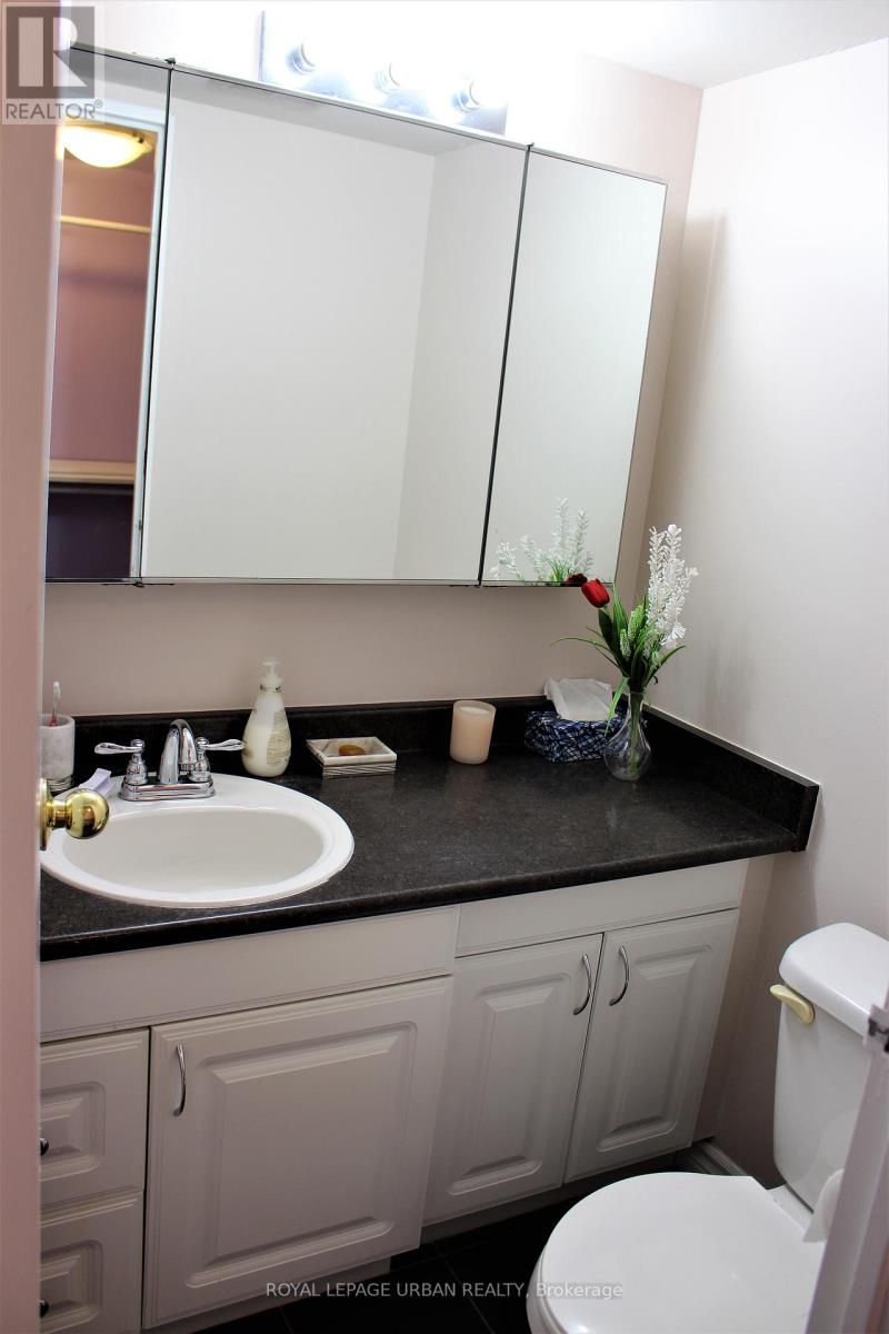 1411 - 3695 Kaneff Crescent, Mississauga, Ontario  L5A 4B6 - Photo 8 - W13226422