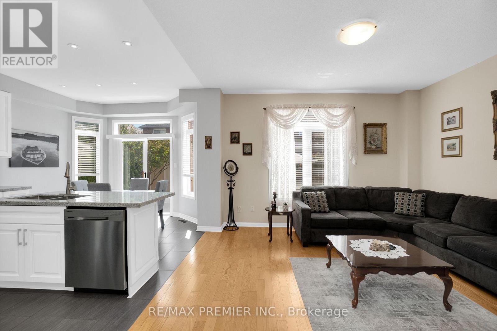 431 Pineview Lane, Pickering, Ontario  L1V 7G9 - Photo 13 - E13226460