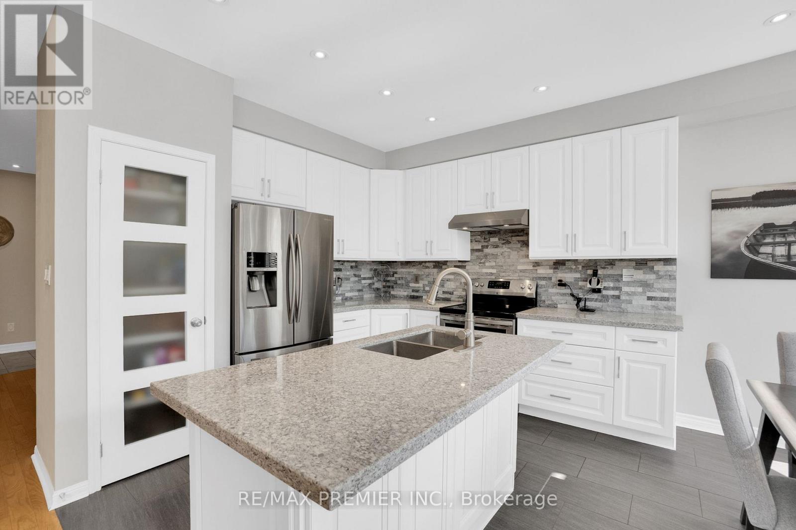 431 Pineview Lane, Pickering, Ontario  L1V 7G9 - Photo 18 - E13226460