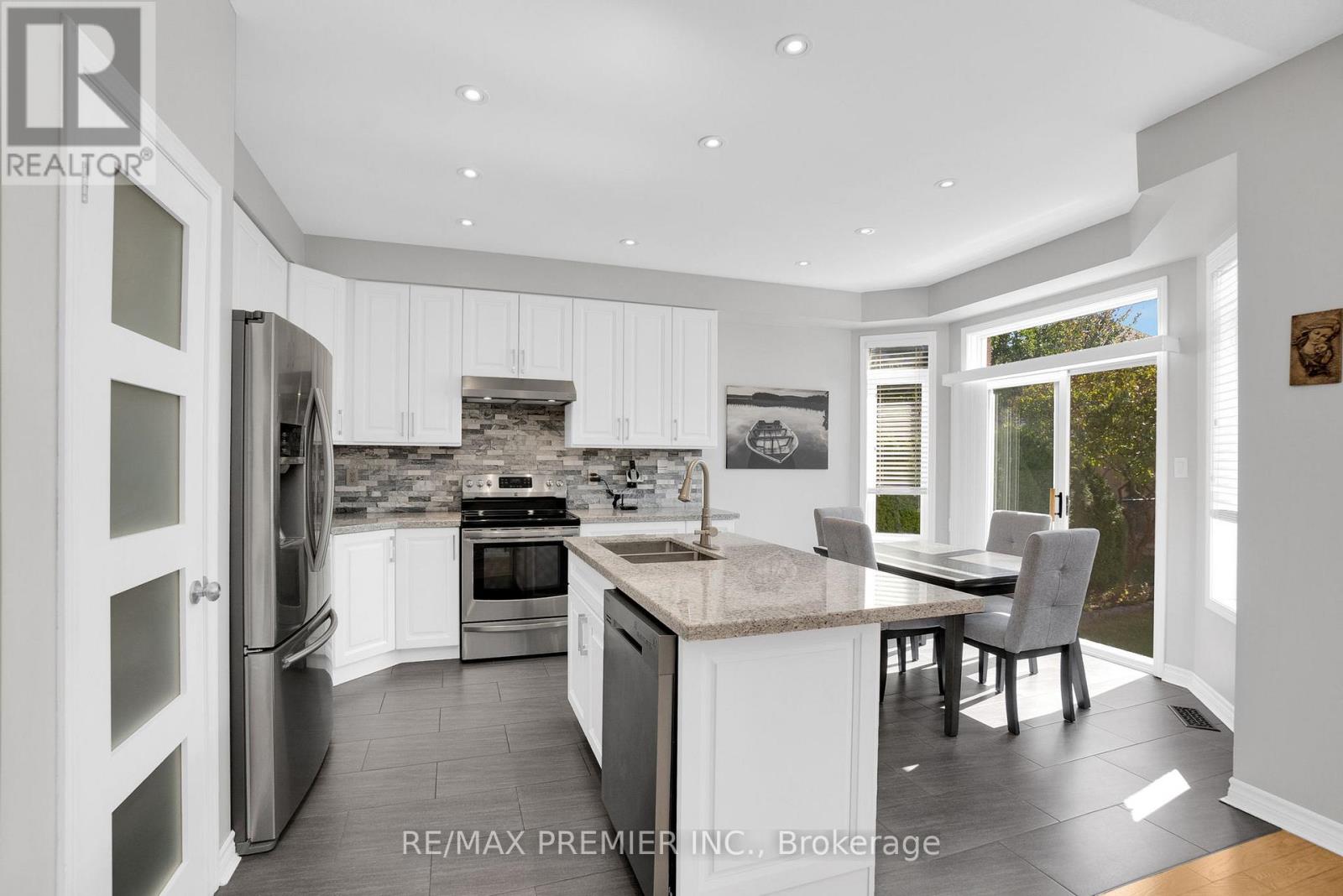 431 Pineview Lane, Pickering, Ontario  L1V 7G9 - Photo 19 - E13226460