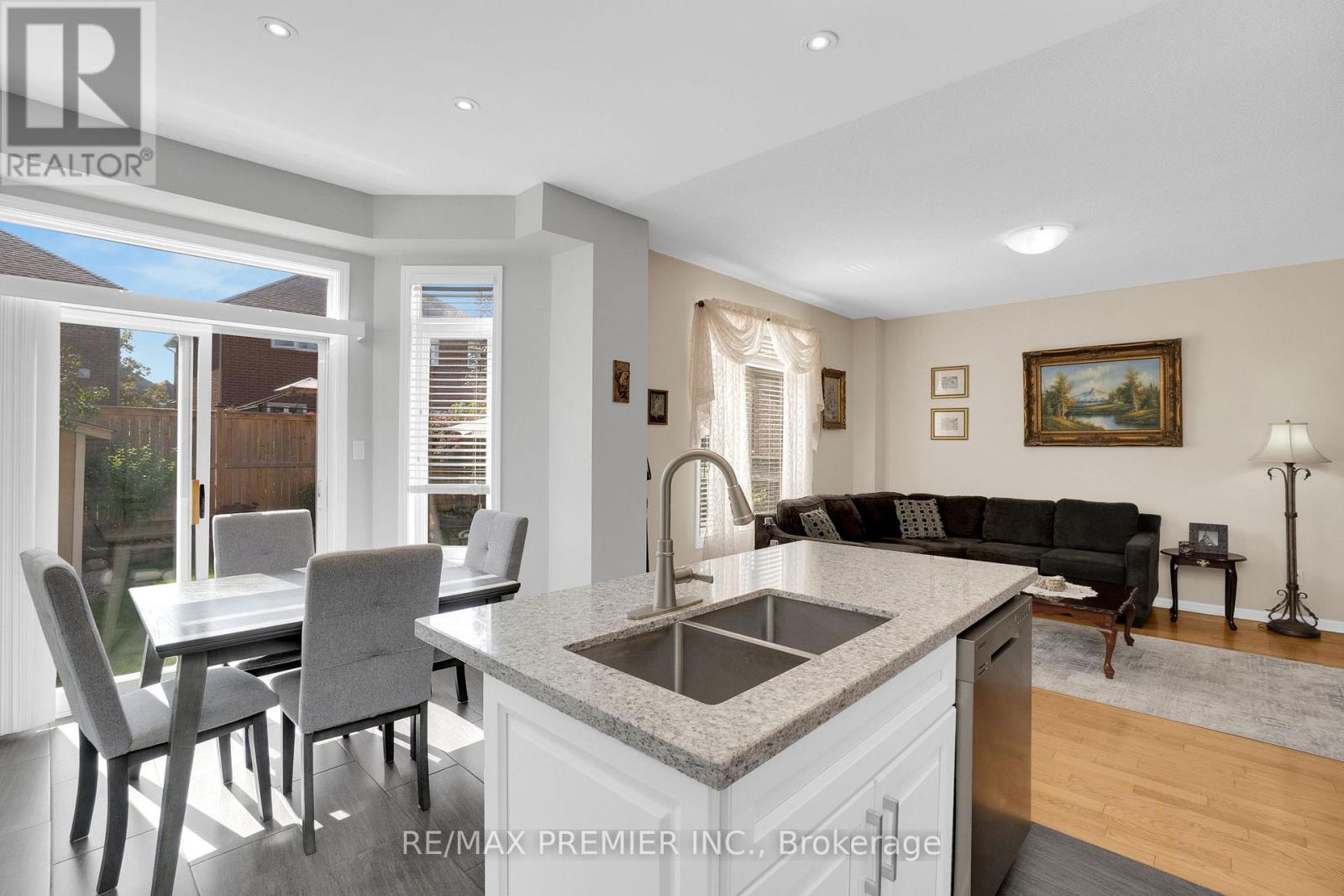 431 Pineview Lane, Pickering, Ontario  L1V 7G9 - Photo 20 - E13226460