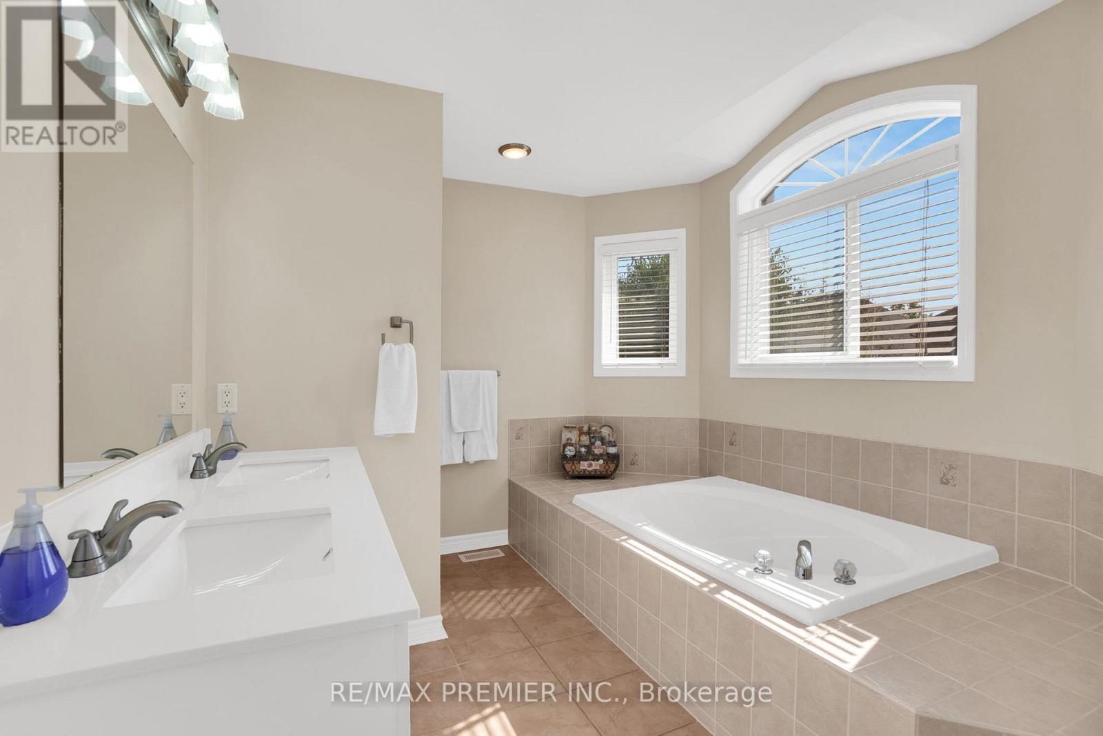 431 Pineview Lane, Pickering, Ontario  L1V 7G9 - Photo 31 - E13226460