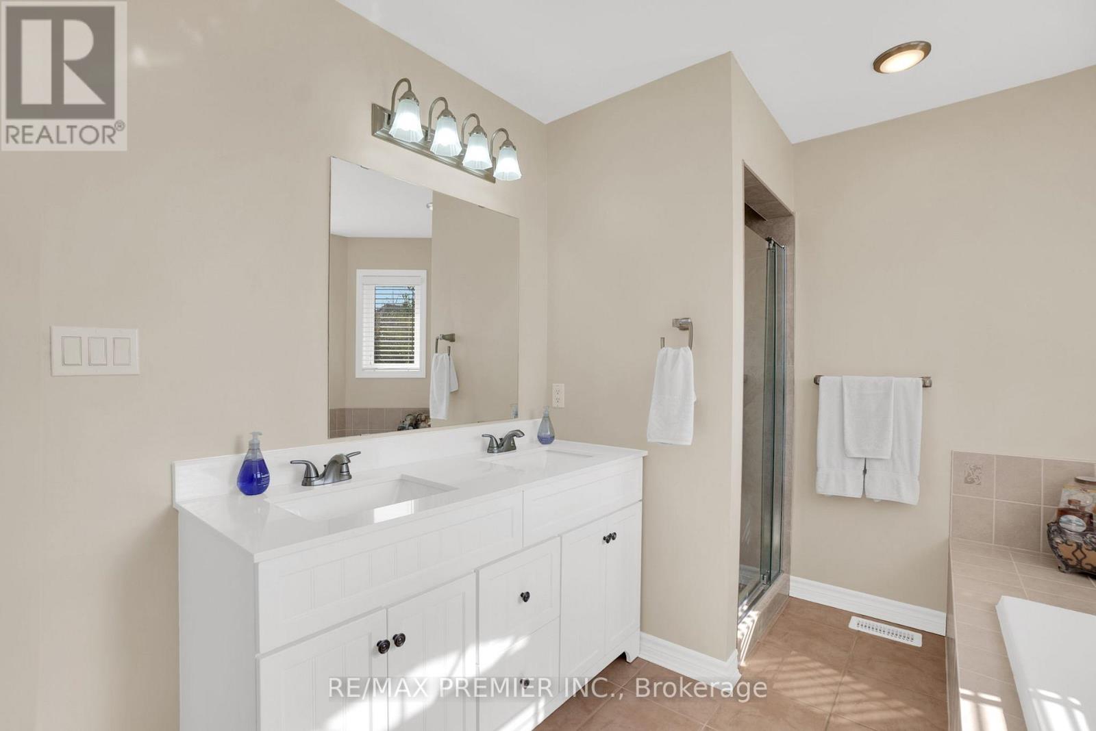 431 Pineview Lane, Pickering, Ontario  L1V 7G9 - Photo 32 - E13226460