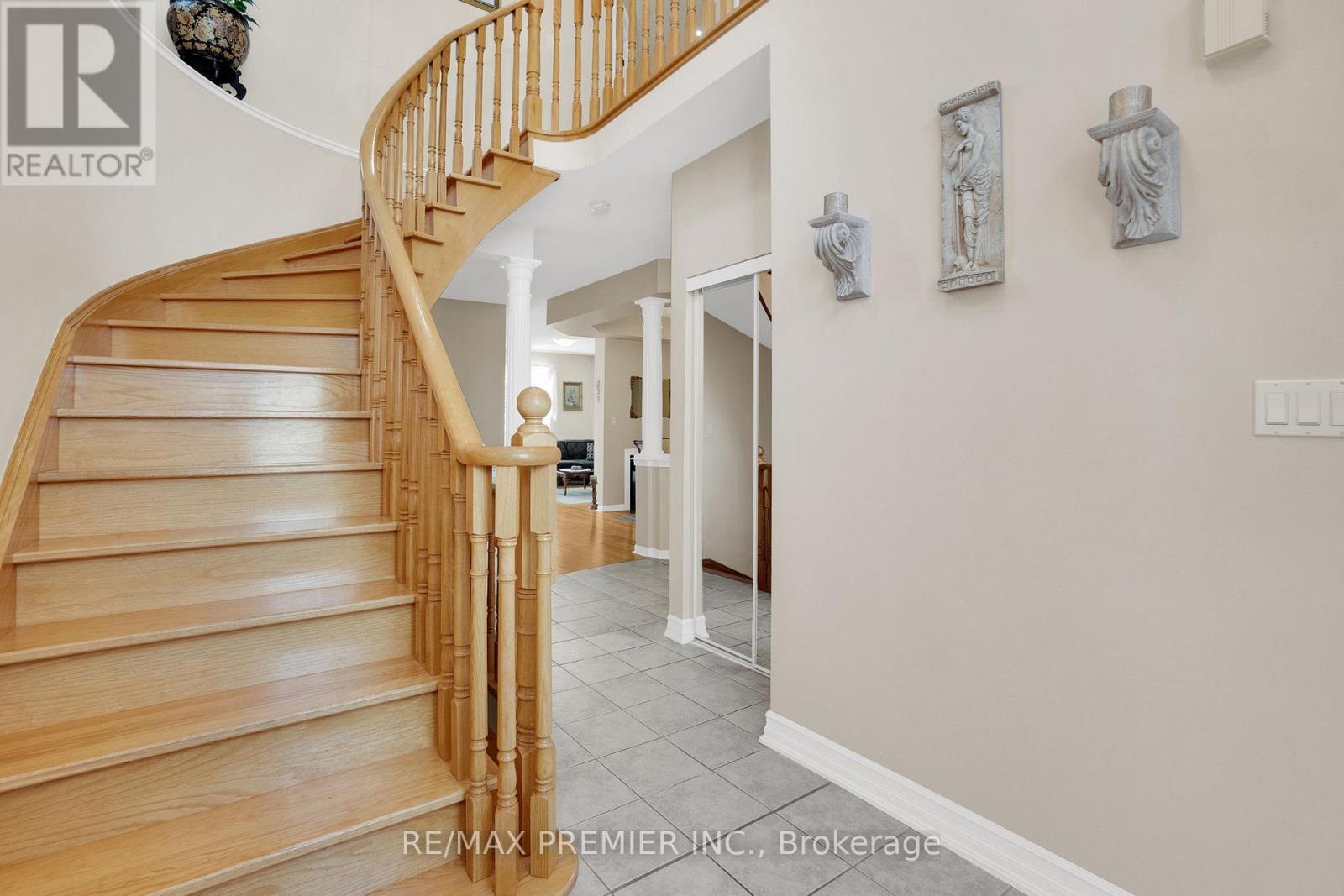 431 Pineview Lane, Pickering, Ontario  L1V 7G9 - Photo 4 - E13226460